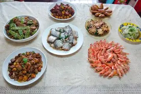 国庆家宴，媳妇忙活4个点做了8道菜，哥哥：难怪时间长，都是硬菜图片