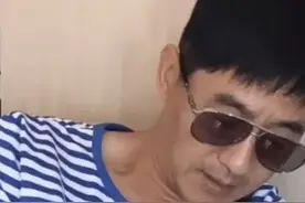 程莉莎穿露脐装秀事业线，遭老公郭晓东吐槽：年纪太大不能穿图片