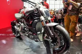 北京车展 | 杜卡迪大魔鬼新款售价263000元，Monster950也有亮相图片