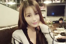 小说：我笑眯眯的盯着她图片