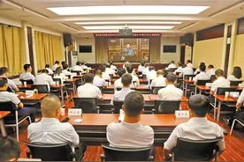 在兰各机关单位干部职工认真收听收看庆祝中国共产党成立100周年大会直播图片