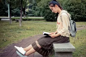 为何大学生宁愿凌晨占座，也不在寝室学习？是真好学还是太矫情？图片