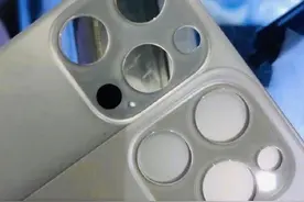 iPhone12玻璃后壳曝光，后置三摄+LiDAR激光雷达图片