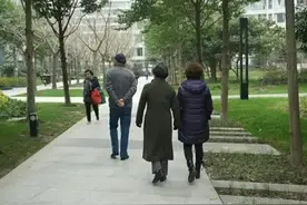 人到60岁后，走路快的人与走路慢的人，谁更健康呢？建议看完收藏图片