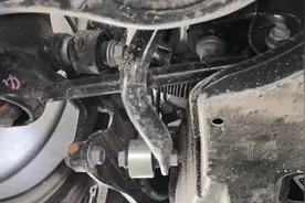 如何自己判断汽车减震器是否已坏，看这几个地方就知道，简单实用图片