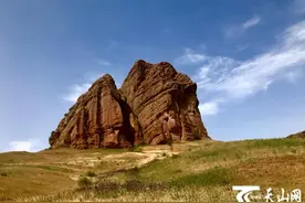 百里丹霞景奇绝，新疆S101线成自驾网红路图片