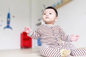 经常给宝宝做抚触按摩，好处看得见，新手妈妈一定不要忽视了图片