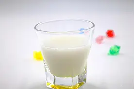 纯牛奶对人体血糖有何影响？糖友喝前血糖7.4，喝完有何变化？图片