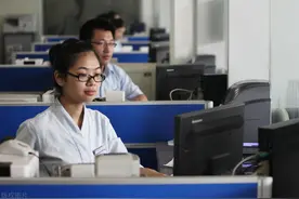 我，银行网点的行长，在三线城市工作，告诉你行长年薪和待遇如何图片