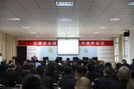 随州交警深入金盾押运公司开展交通安全知识宣讲图片