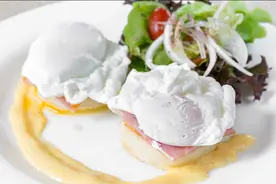 煮荷包蛋，总是散花起白沫？教你2个小窍门，出锅圆润完整很嫩滑图片