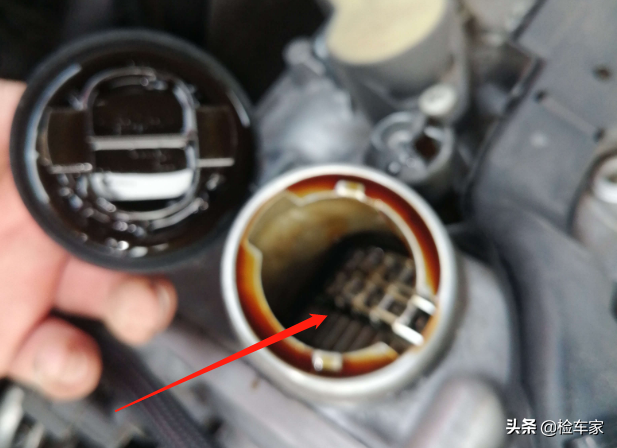 为啥奔驰S400L30万都没人买？网友：换块电池10万，爱得起伤不起