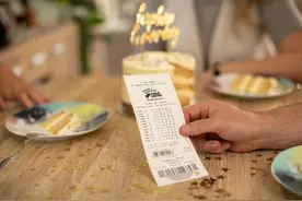 女子用15年前梦到的数字，赢得了342万元头奖图片