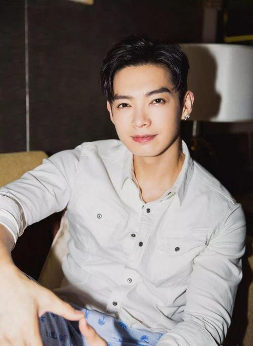 比年轻时还帅的男星,这3位必须有姓名!40多岁比20岁还有魅力