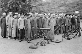 土匪涂友情：幼年丧父邻居劝他娘改嫁，发迹之后写红贴请邻居吃饭图片