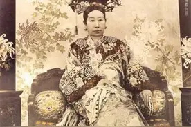 他得知自己是慈禧后人，上相亲节目''选妃''，要求全场人给他下跪图片