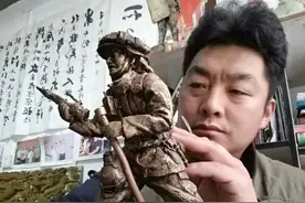 全民消防我参与｜“浴火青春”雕塑呈现消防员经典救火造型图片