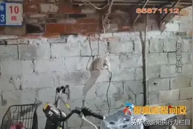 贵阳融媒问政 | 电线私拉乱接、火盆、煤炭、木柜子堆在楼道里，部分老旧小区消防安全问题多图片