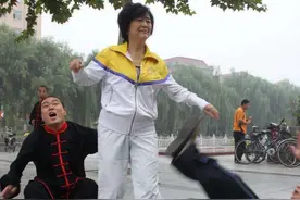 太极大师闫芳的功夫是真的吗？武术专家给出答案，稍显意外图片