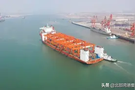 全国铁路首家！钦州铁路集装箱中心站装备全自动化智能龙门吊图片
