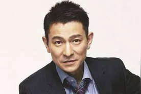 她是刘德华亲密伴舞，两人合作十七年，亲密拥抱还表白图片