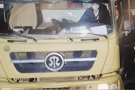 另类“变形金刚”？高速上惊现会“变脸”的大货车！图片