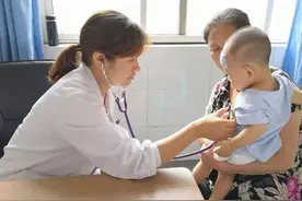 儿科医生：多摸宝宝这3个部位，能促进神经发育，让娃聪明又健康图片