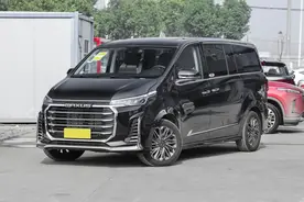 标配2.0T+8AT，车高近2米体验不输GL8，带你看上汽大通MAXUS G20图片