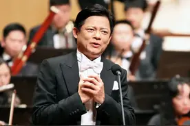 他是首位登上伦敦歌剧院的华人，组建中国“三高”，给英国女王唱过歌，爷爷曾因在香港升国旗被港英政府赶走图片