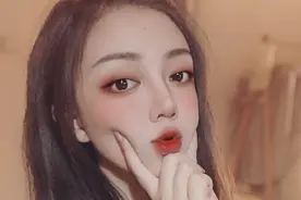 小说：她突然向我吻来图片