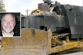 推土机变“坦克”，美退伍老兵的DIY爆改，推平了仇家的一切图片