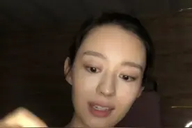 吉娜卸掉了浓妆，黑眼珠太小感觉不自然，网友：有点神似秦牛正威图片