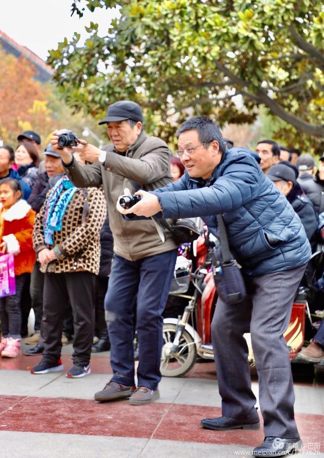 高手在民间，演出自娱自乐，洛阳周王城广场民间曲艺乐园