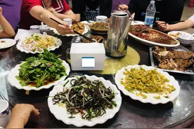 周末农家乐聚餐，八口之家花了不到300元，菜品实在，拒绝穷讲究图片