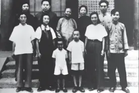 周恩来与《房》图片