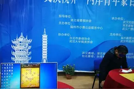 70岁柳大华盲棋神技震两岸，蒙目大战五高手，交换视界圆满成功图片