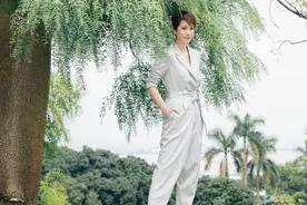 连体裤总是穿不出高级时髦感？那可能是你款式没选对图片