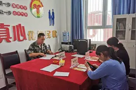 岳敏：生如胡杨 爱洒边疆图片