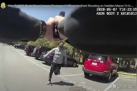 连开5枪，美国警察击毙黑人壮汉！袭警屡屡发生，隔离把人逼疯？图片