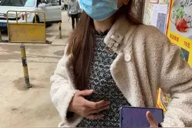 女子学钢管舞练开肩，被教练当场压骨折！舞蹈机构：正常，要找下自己的原因图片