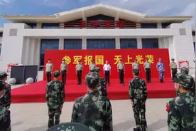 光荣启程| 云浮市​首批155名新兵踏上军旅征程图片