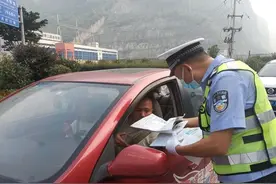 一座暖心城，一群暖心人，乐山交警的守护一路伴您左右！图片