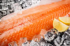 三文鱼案板检测到新冠病毒，三文鱼还能吃吗？专家揭开真相图片