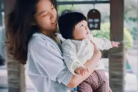 “我不想让女儿当姐姐”，头胎是女孩的父母，似乎更抗拒生二胎图片