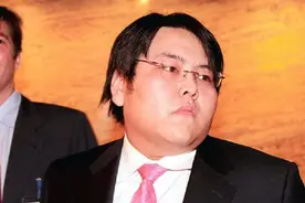 败光百亿身家的山西前首富，曾花5000万娶女明星，如今欠债玩失踪图片
