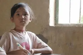 湖南寒门才女写《卖米》感动中国，病逝后北大追悼，安葬在八宝山图片