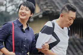 《三重奏》预告，何猷君被老婆一瞪秒变脸，背后拥抱反差萌超大图片