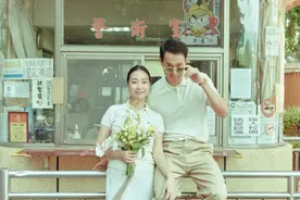 喜讯！杨祐宁宣布结婚，老婆挺4个月孕肚拍亲密照，婚戒戴上了图片