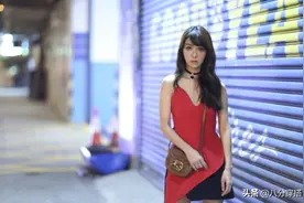 薛凯琪颜值真高！穿红色和黑色拼接连衣裙时髦大气，高级精致图片