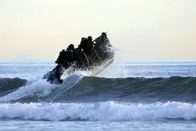 美军最精锐的“海豹”突击队队员收入真的非常丰厚吗？图片